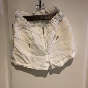 Aritzia Wilfred Paradis Shorts in White